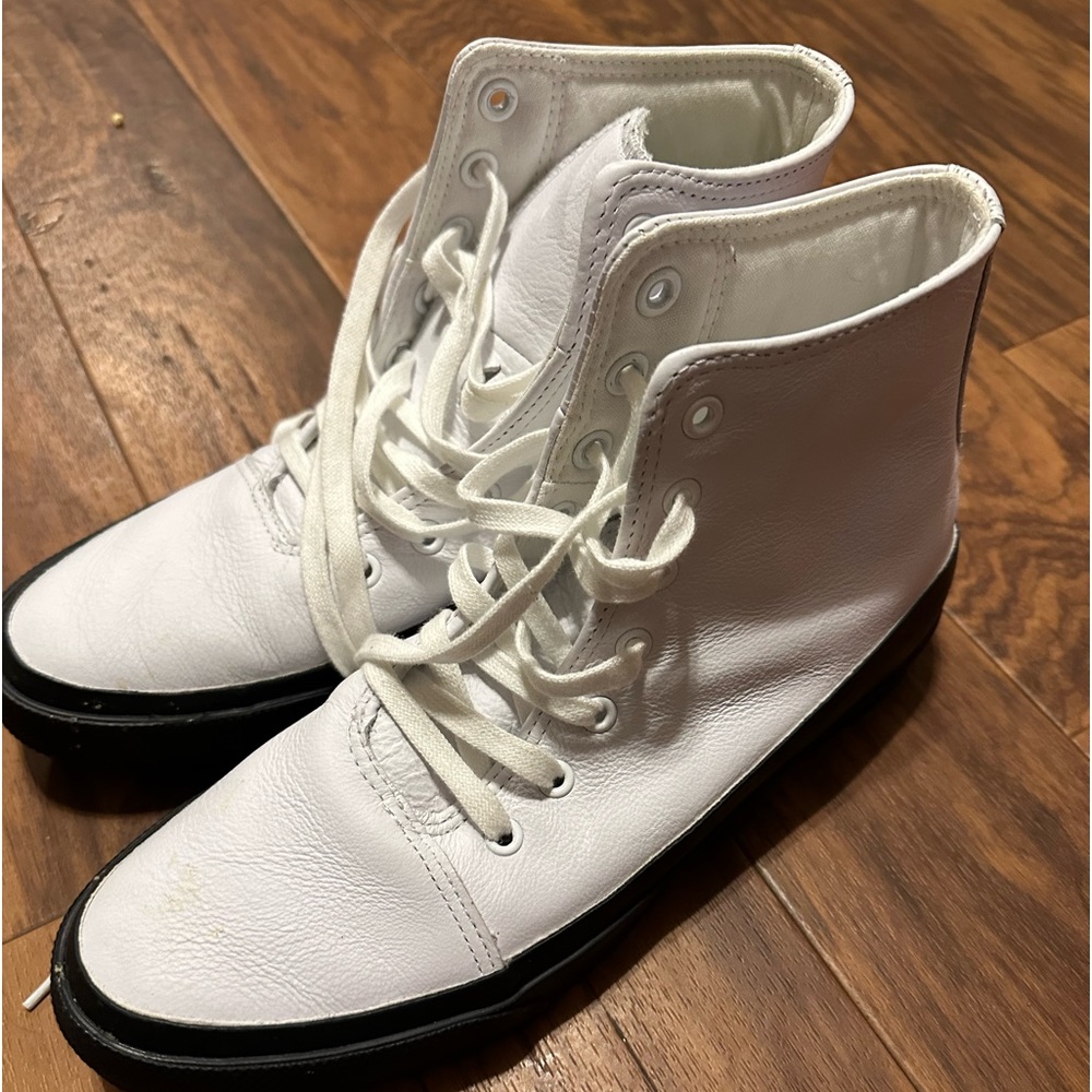 Size 10 converse. Perfect condition